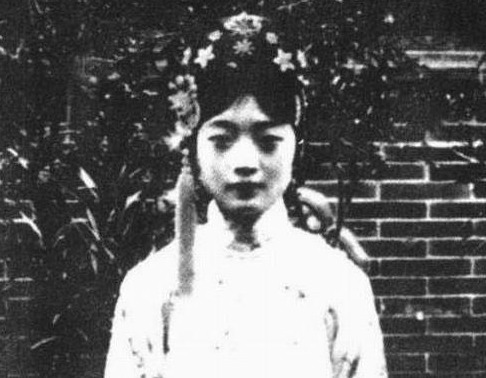 遗物|末代皇后婉容惨死狱中，尸体被扔进臭水沟，身上只有一件遗物