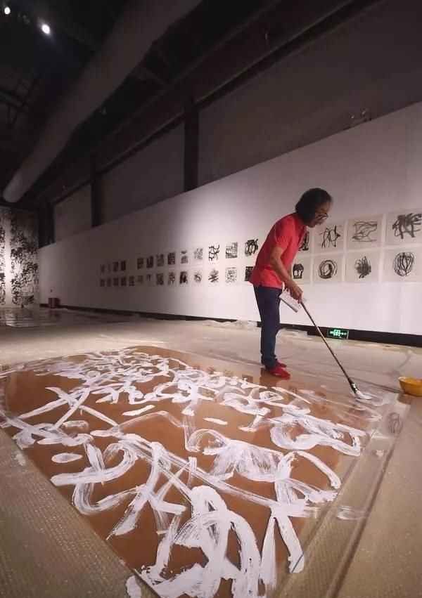 美院教授写《兰亭序》,不如11岁小学生?我看不至于吧