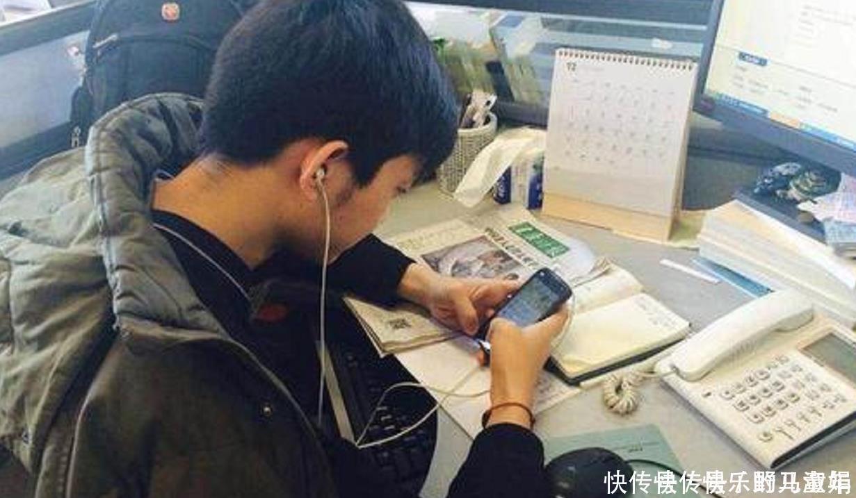 孩子|“我孩子都没睡,你睡什么?”,爸爸深夜责问老师,家长群炸了锅