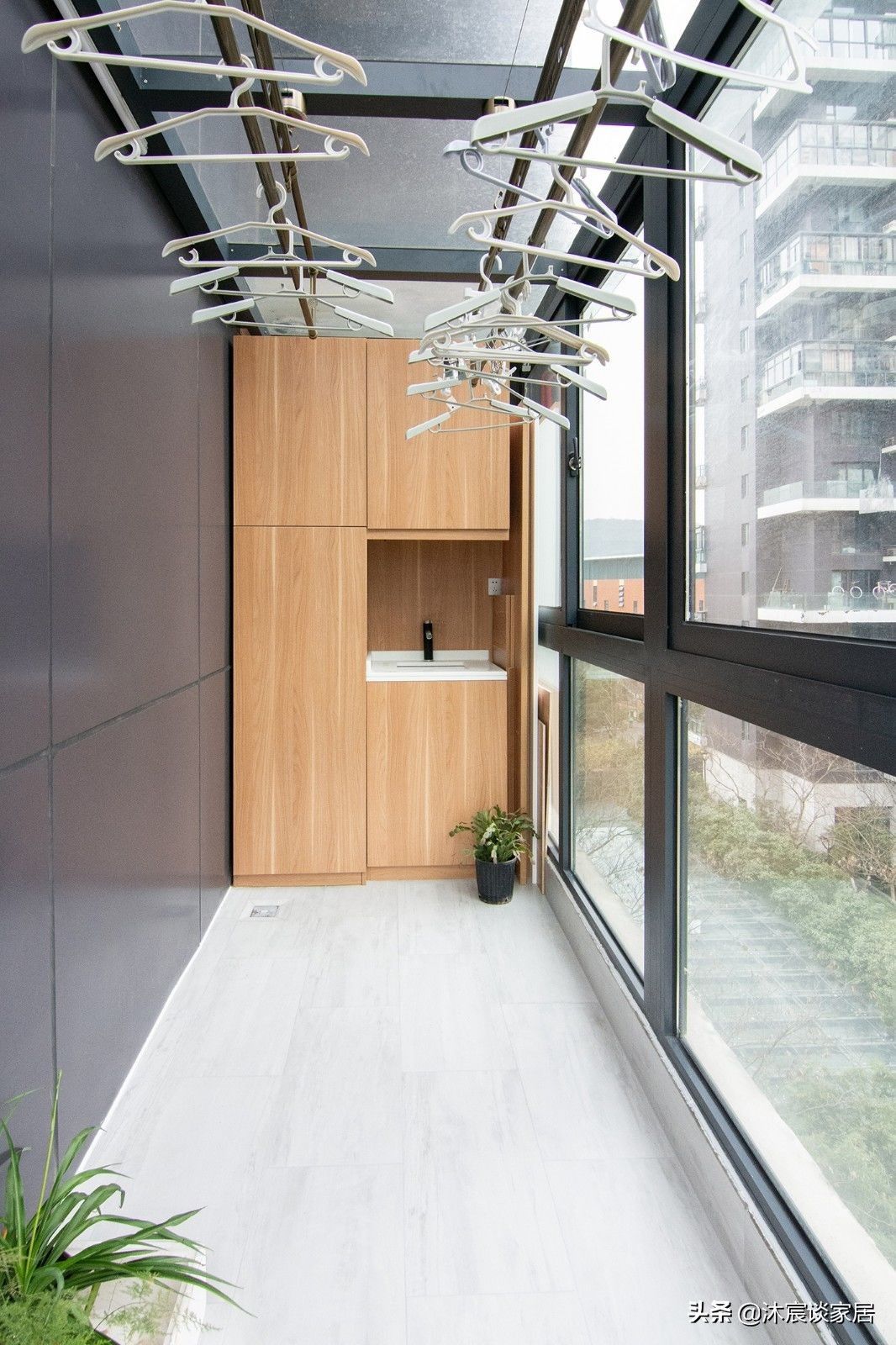 客厅|她家的客厅不一样，用卡座取代沙发，好看又实用，真是小户型救星