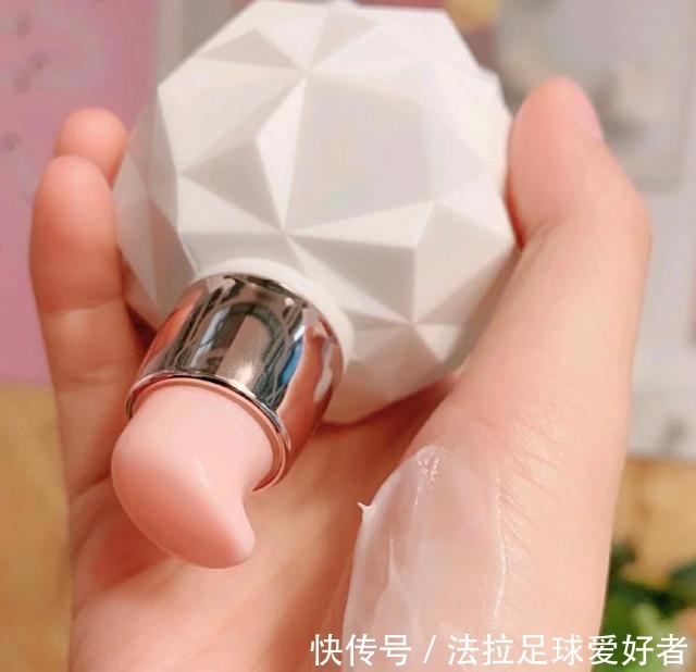 芝麻籽|国货中“最良心”的护手霜,却因平价被嫌弃,用后暗沉干燥不见了!