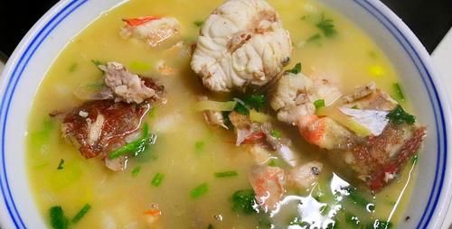 炖鱼汤|秋天,有钱没钱,多吃此鱼,刺少肉多还便宜,炖汤喝营养高又鲜美