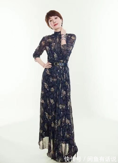 时髦|马伊琍真不讲究,奶奶辈喜欢的“花裤子”也穿出门,看着还挺时髦