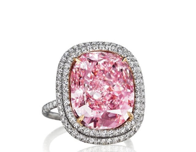 钻石|史上最大的艳彩紫粉红钻石以1.95亿港币落槌