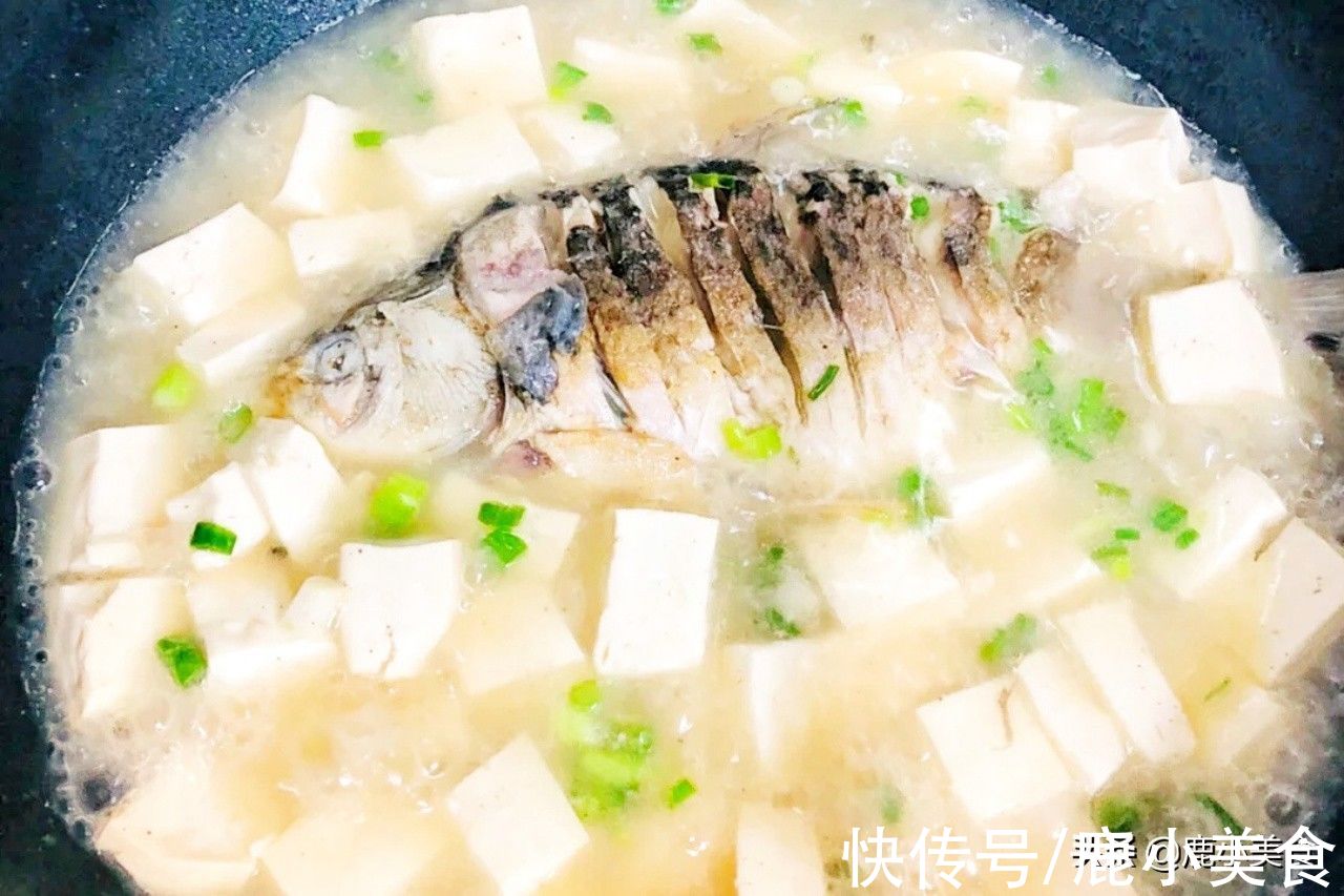 炖鱼汤|只要是炖鱼汤,千万别放“2种材料”,否则鱼汤味杂,鱼肉不鲜嫩