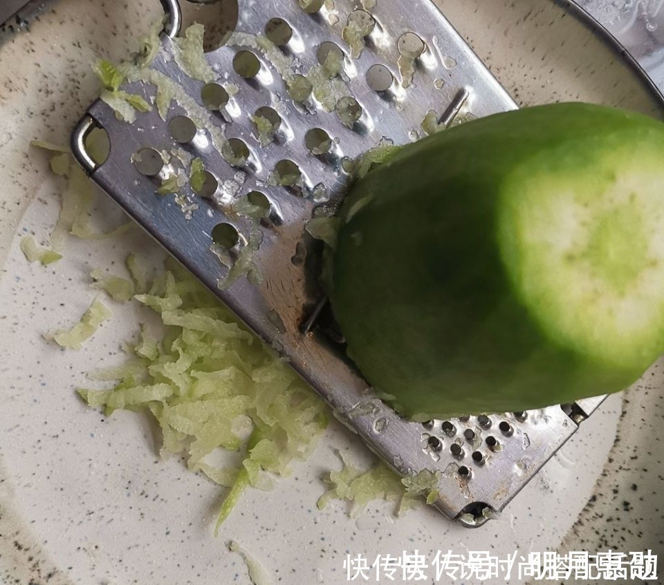 小人参|做萝卜丸子不用淀粉不用面粉，加它外酥里软不发硬，做一盆都吃光