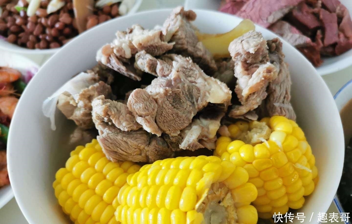 排骨|婆婆花300元做了10道菜,一桌摆不下,儿媳这在南方要1000块