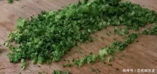 营养早餐新吃法,2个馒头1朵西兰花,简单一做,孩子一顿能吃1盘