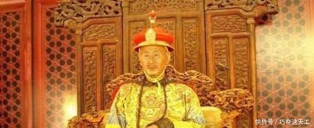 康熙在孔子墓前不下跪,大臣挡住墓碑上一个字,康熙立刻就跪下了!