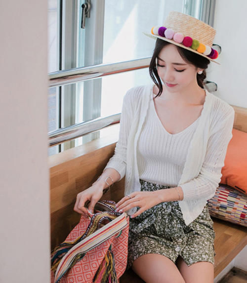 唯美|美女穿搭：小姐姐爱穿灵动甜美的紧身裙，更显唯美气息！