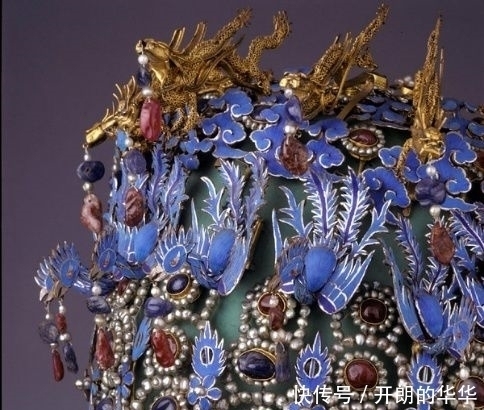 都说凤冠美，到底是古代的凤冠实物美，还是古装剧里的更美