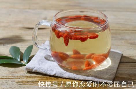食用枸杞|枸杞与“它”一起泡，坚持喝一周，有助于排肝毒，给肝“洗个澡”