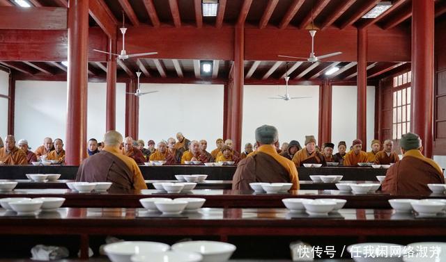 中年|在寺院吃年夜饭是什么样的体验不浪费讲规矩，仪式感还特别的强
