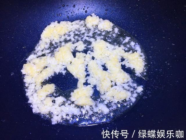 蒜蓉爆香|丝瓜这样吃，简单好做，蒸一蒸原汁原味，味道鲜美