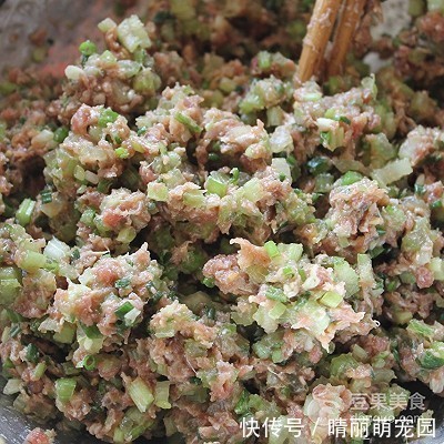 面粉|芹菜牛肉翡翠饺的做法