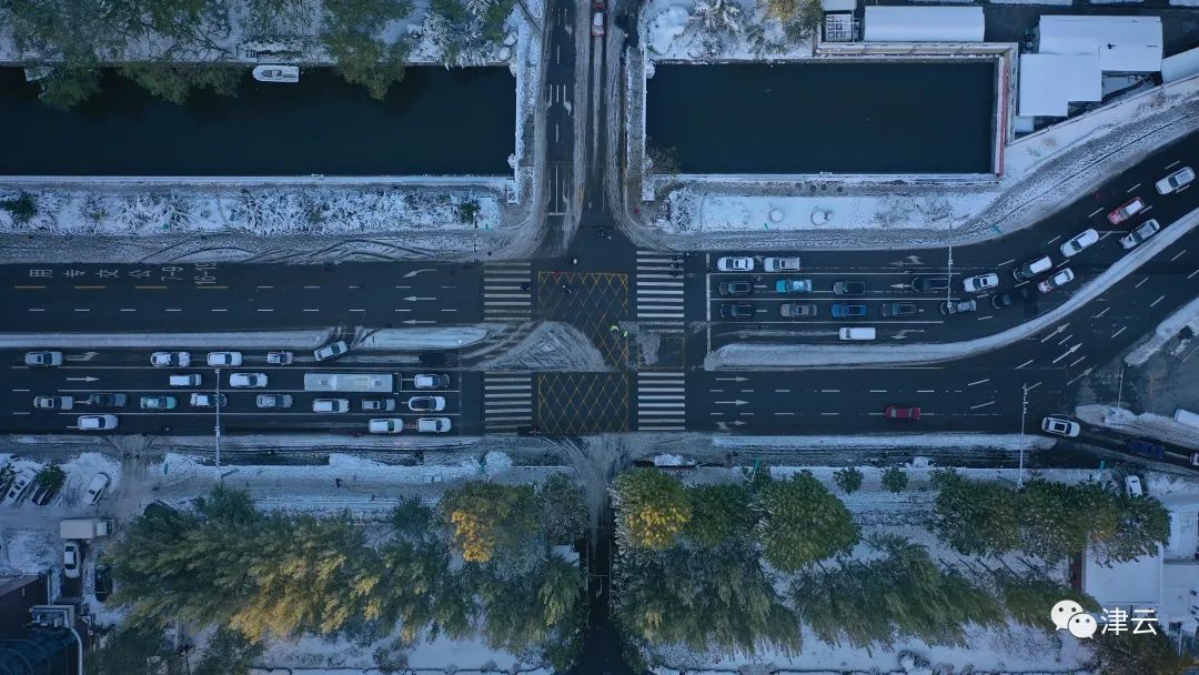 行车|天津雪景图“到货”！路面情况怎么样？高速、公交受影响吗？