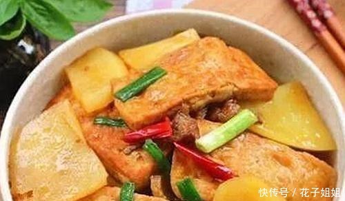 美食推荐酸菜土豆片、紫菜豆腐肉片汤、冬瓜焖鸡、红烧豆腐土豆