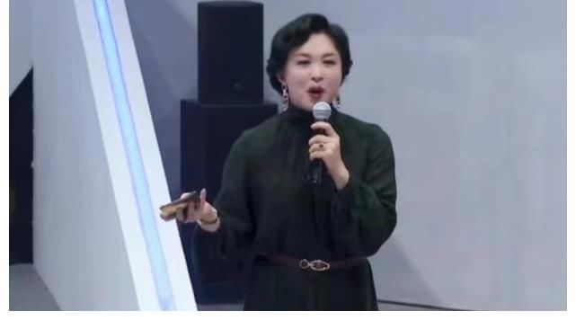 《追光吧》離開(kāi)金星，收視率慘淡，和“披哥”差的不是一點(diǎn)點(diǎn)