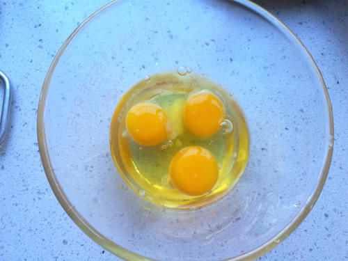 它和鸡蛋是绝配，一起炒，鲜上加鲜，孩子多吃长身体，营养又实惠