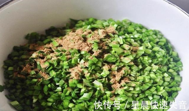 素馅大馄饨,馅大皮薄、营养丰富,满满一口极大地满足!