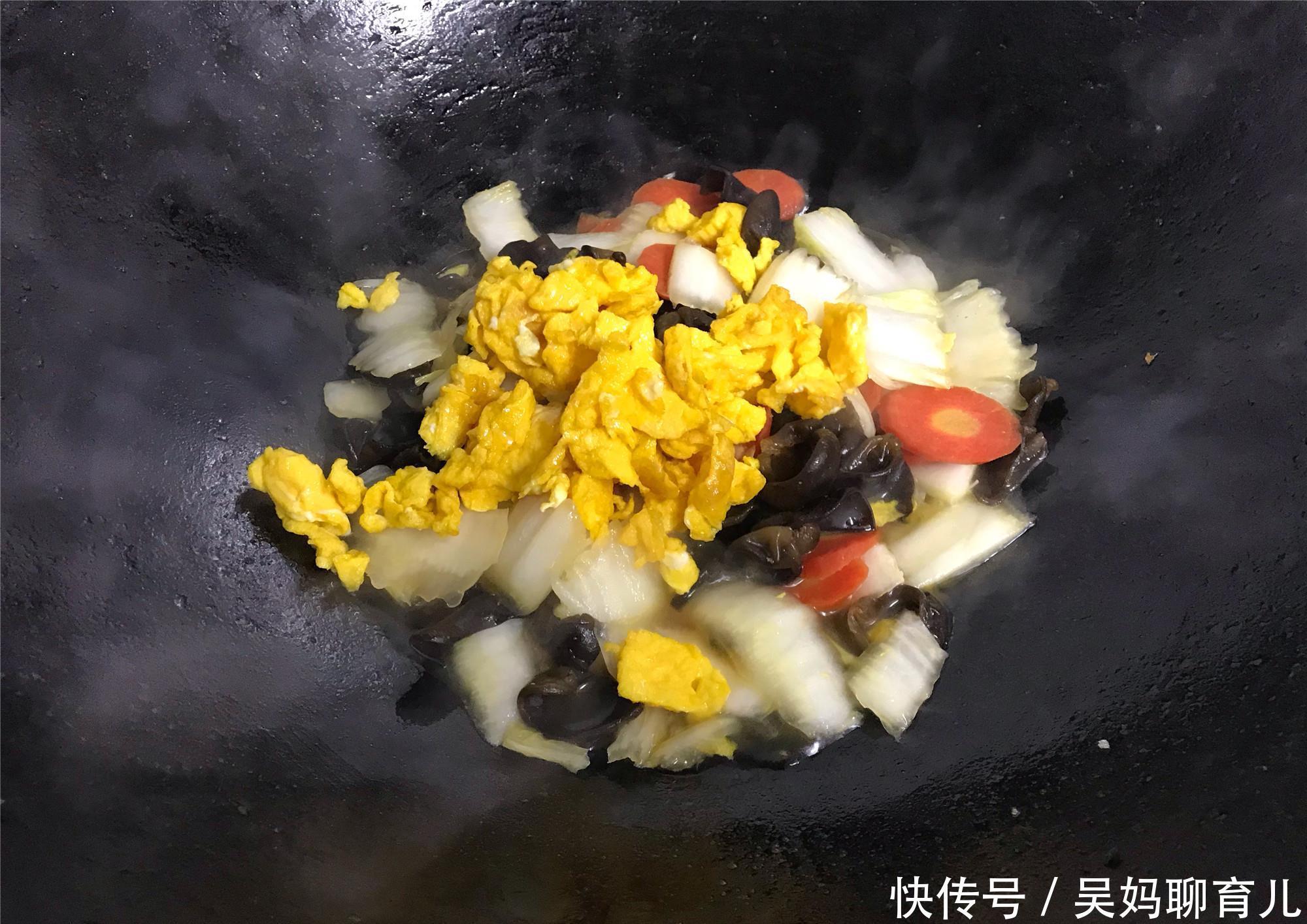 清洗干净|白菜学会此做法,比炖肉还好吃,鲜美营养又简单,上桌连汤都不剩