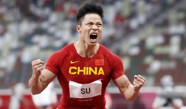 母校|苏炳添载誉而归!校领导亲自接见,现场再现9秒83神迹,太震撼了