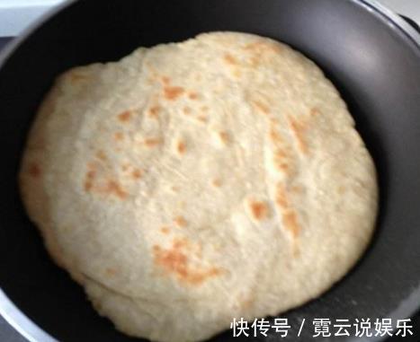烙饼和面，冷水和热水都不行，多加一点它，又香又软，肯定不会硬