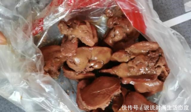 天津这家排队最凶熏鸡小店,排队的大都是老人,称有原来老味道