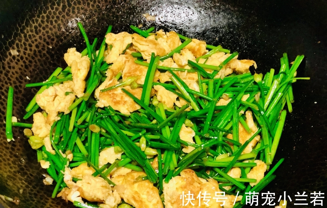 入秋后，鸡蛋和它才是“绝配”，营养美味，香味四溢，上桌就光盘
