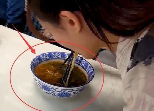 成毅|奔跑吧全员吃拉面：所有人口味都一样，唯独成毅与众不同