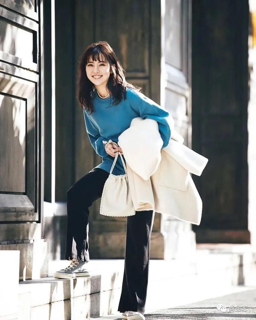 配色对了 毛衣才能穿得出彩