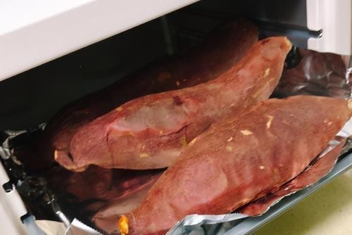 烤红薯时,别急着放烤箱,多做1个步骤,红薯个个都流油,香又甜