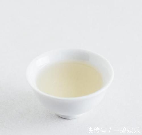 护肤|洗脸这么久才知道洗脸时滴几滴进去,越洗越白,红润显气色