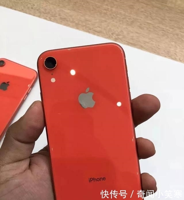 三星|华强北既视感的iPhoneXR 凭什么卖六千多块 网友: 边框大了是防止误操作