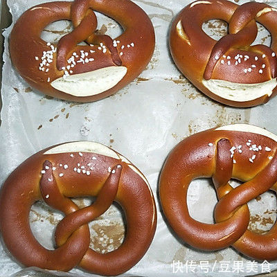 碱水面包的经典做法，不会你就Out了