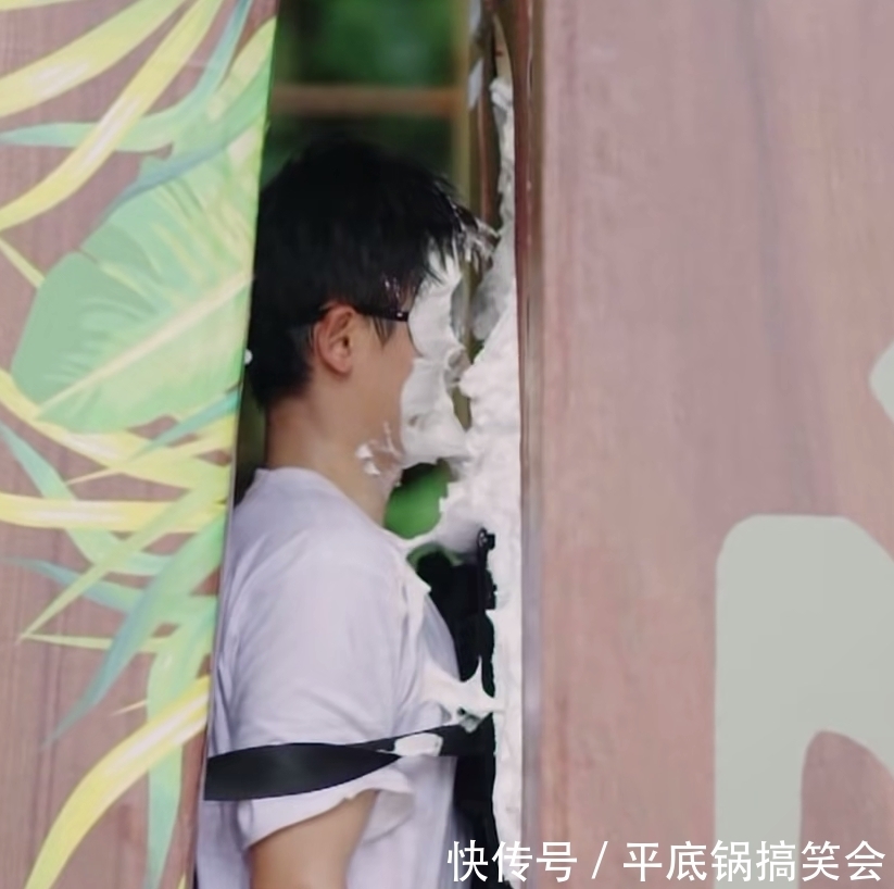 跑男9|跑男9的游戲引熱議,張哲瀚糊著泡沫呼吸,王嘉爾更是高空蕩秋千