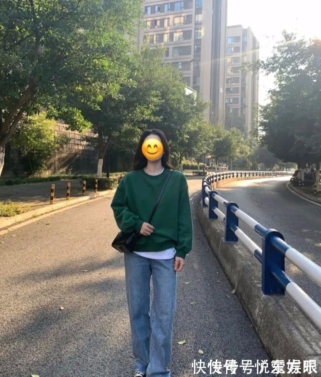 搭配 卫衣这3种搭配,是真可以从20穿到60岁,无年龄感穿搭不等于装嫩