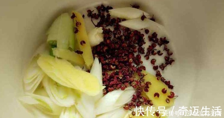 包子|调肉馅有窍门,多加“一水一油”,鲜嫩香味足,包饺子包子都好吃!