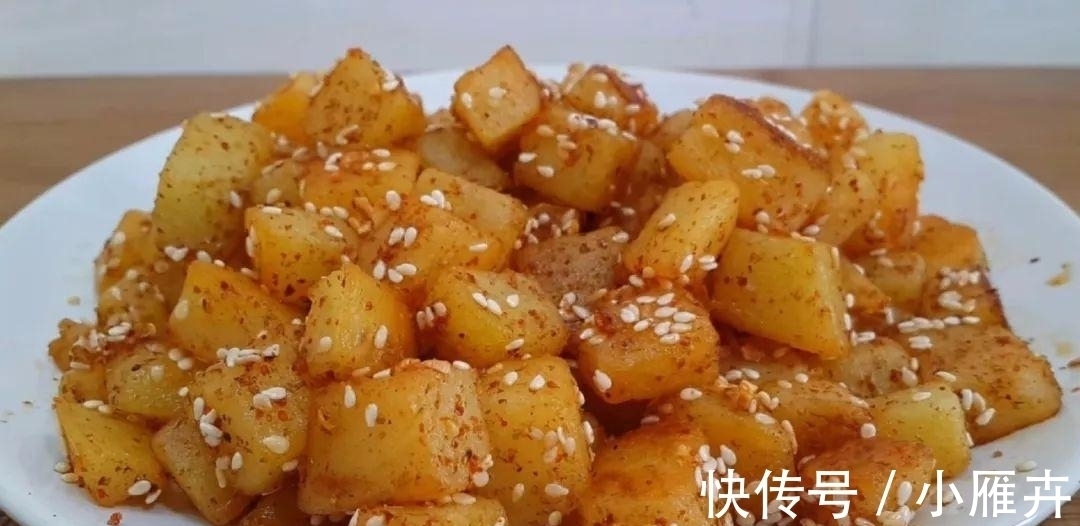 土豆又出新吃法,教你简单一做,比干锅土豆做法简单,比薯条好吃