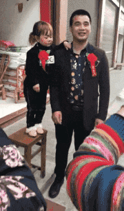 |搞笑GIF：娶到这样的新娘 以后的日子肯定不会无聊