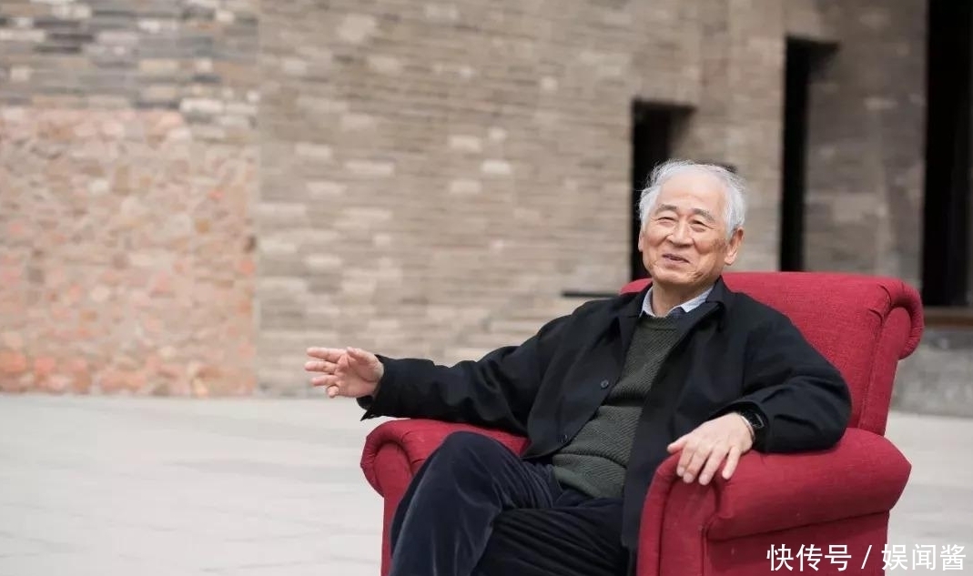 世界公认的大师,隐居深山40年潜心戏剧:世界是一座精神病院