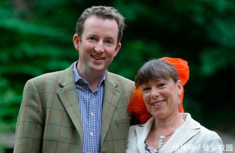 惊喜|夫妻十年前花42块钱买下破椅,没想到居然有这么大的惊喜