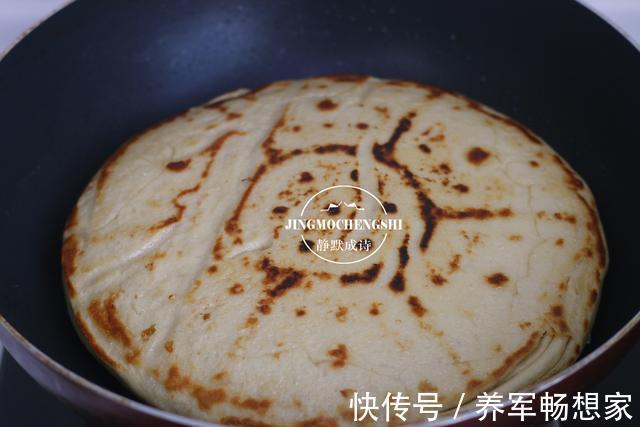 面食|先蒸后烙,外酥脆里松软,自从学会面粉此做法,孩子连面包都戒了