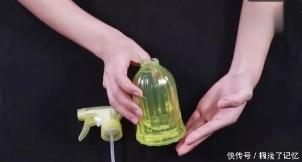 过年擦玻璃,别再用清水洗,用这一招干净又透亮!