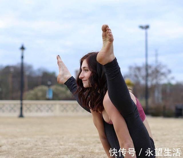 双臂|亮白好肤色怎样才能不请自来,记住7个瑜伽体式