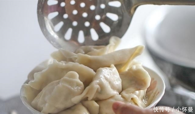 包萝卜饺子时,别放“此2物”,很多人会放,萝卜味道很怪还发苦