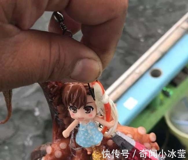 捕捉|颜色鲜艳、身上有洞，日本人竟然用美少女来捕捉章鱼，效果还不错