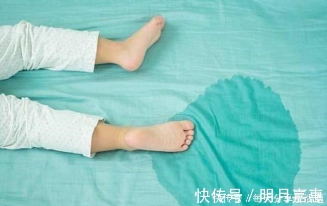 爸爸回来|10岁女儿每逢雨天就尿床,医生的一番话,让爸妈低下了头!