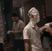 |搞笑GIF:女人就像是一把沙子 不管你怎么抓都会漏的