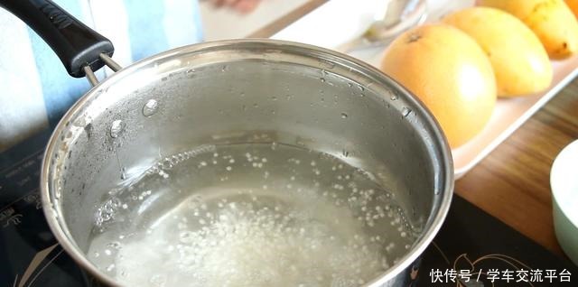 用芒果自制网红甜品,甜品店三十块钱一份,自己做五块钱吃过瘾